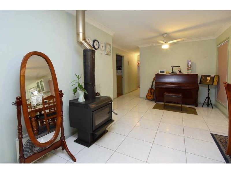 4 Regal Drive, Regents Park QLD 4118