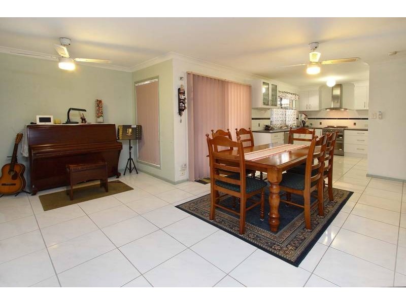 4 Regal Drive, Regents Park QLD 4118