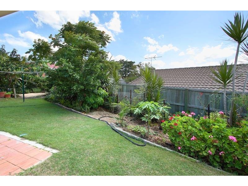 4 Regal Drive, Regents Park QLD 4118