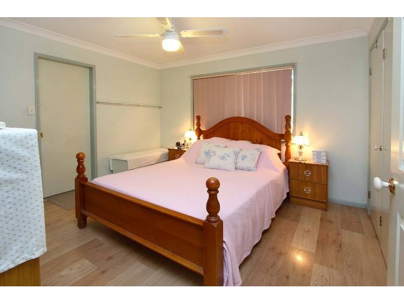 4 Regal Drive, Regents Park QLD 4118