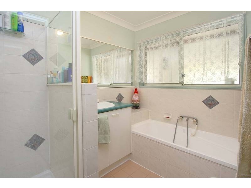 4 Regal Drive, Regents Park QLD 4118