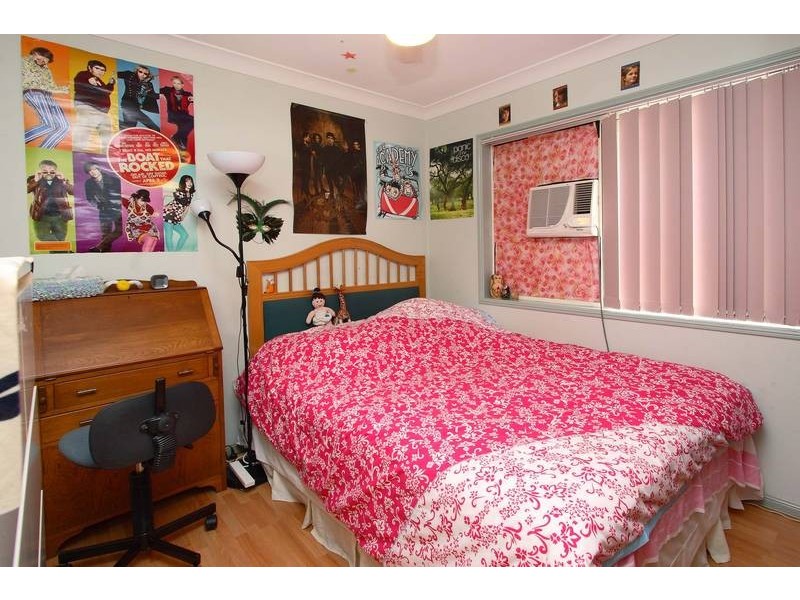 4 Regal Drive, Regents Park QLD 4118