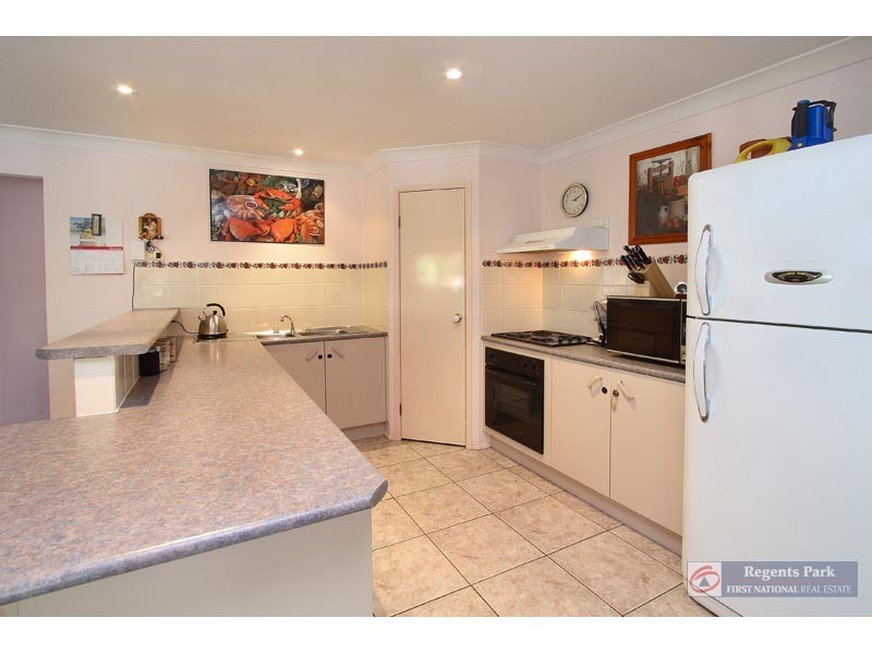 76 Solandra Cct, Regents Park QLD 4118