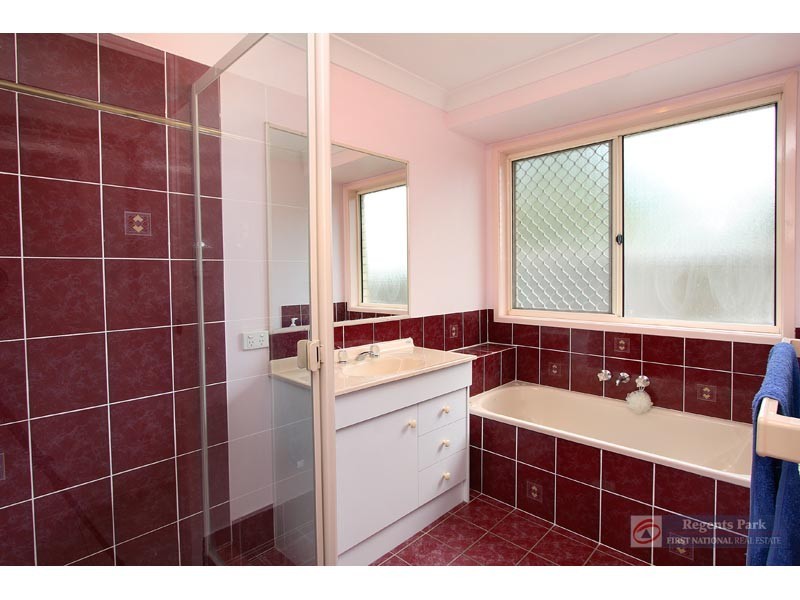 76 Solandra Cct, Regents Park QLD 4118