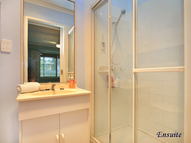 22 Thistle Street, Regents Park QLD 4118