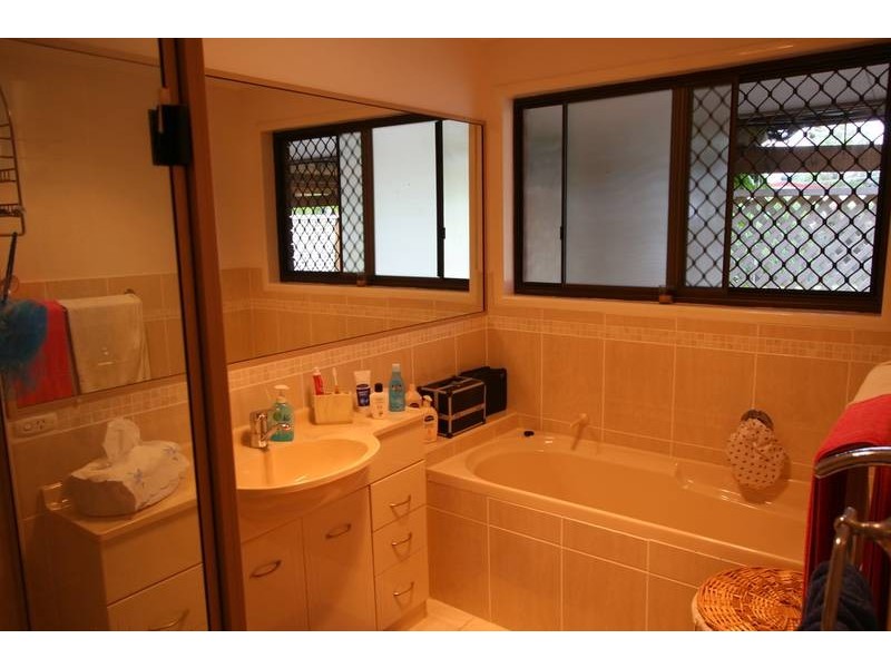 25 Dorachus Drive, Regents Park QLD 4118