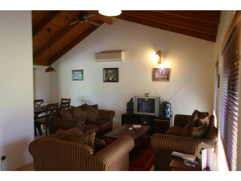 25 Dorachus Drive, Regents Park QLD 4118