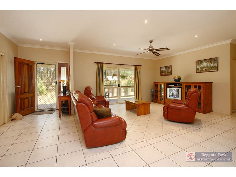 21 Pakenham Street, Greenbank QLD 4124