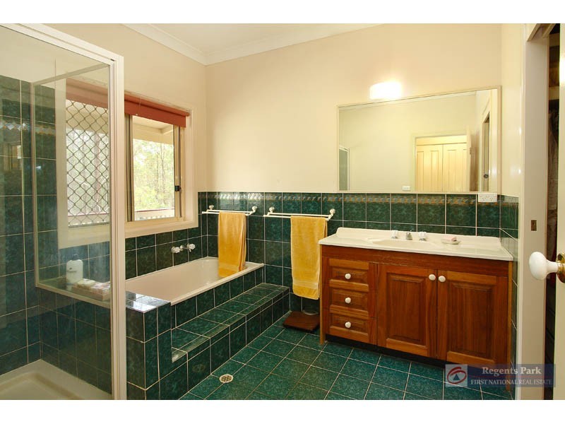 21 Pakenham Street, Greenbank QLD 4124