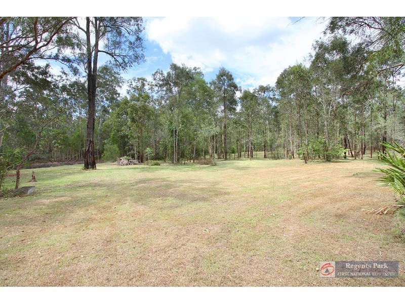 21 Pakenham Street, Greenbank QLD 4124