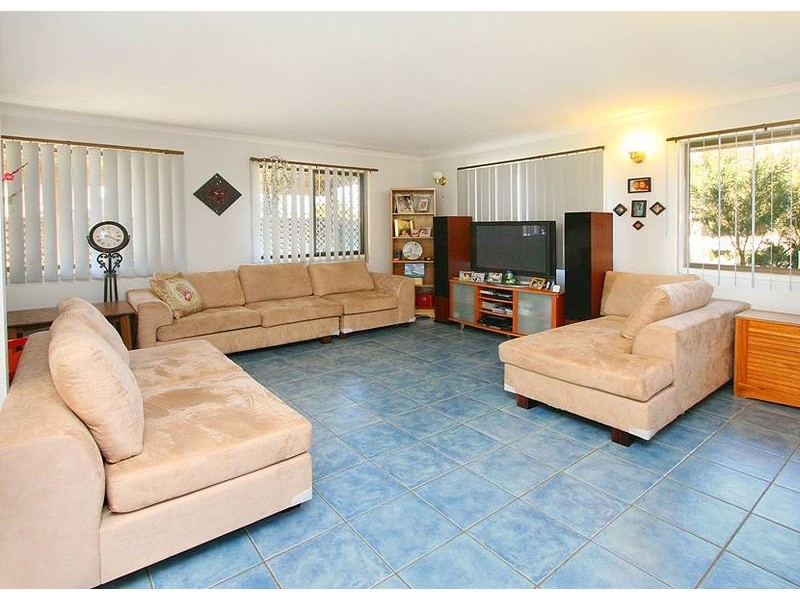 15 Whitcomb Street, Hillcrest QLD 4118