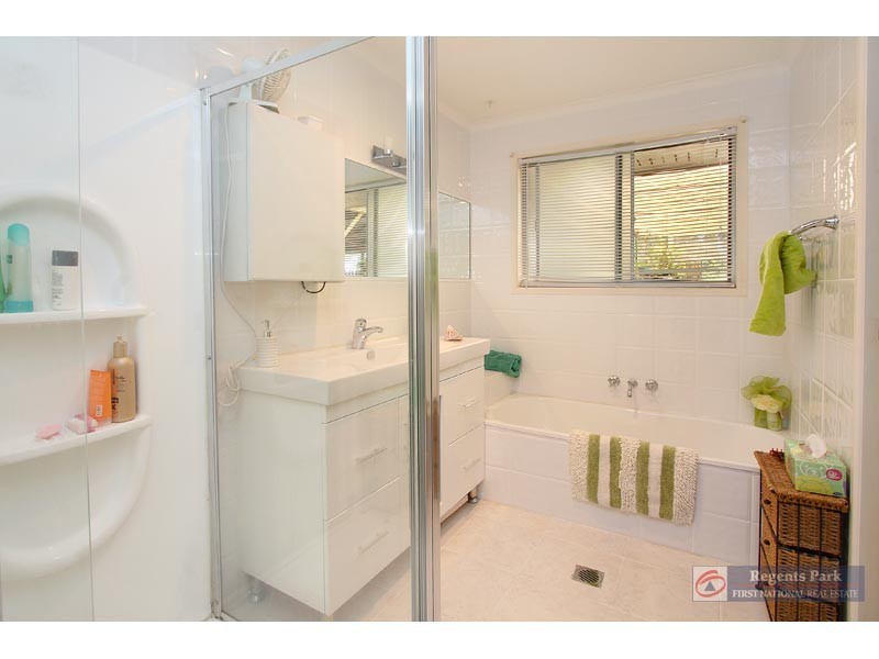 1 Peregrine Street, Park Ridge QLD 4125