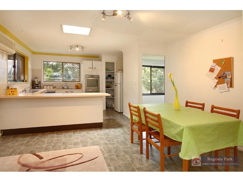 6 Cresthill Avenue, Regents Park QLD 4118