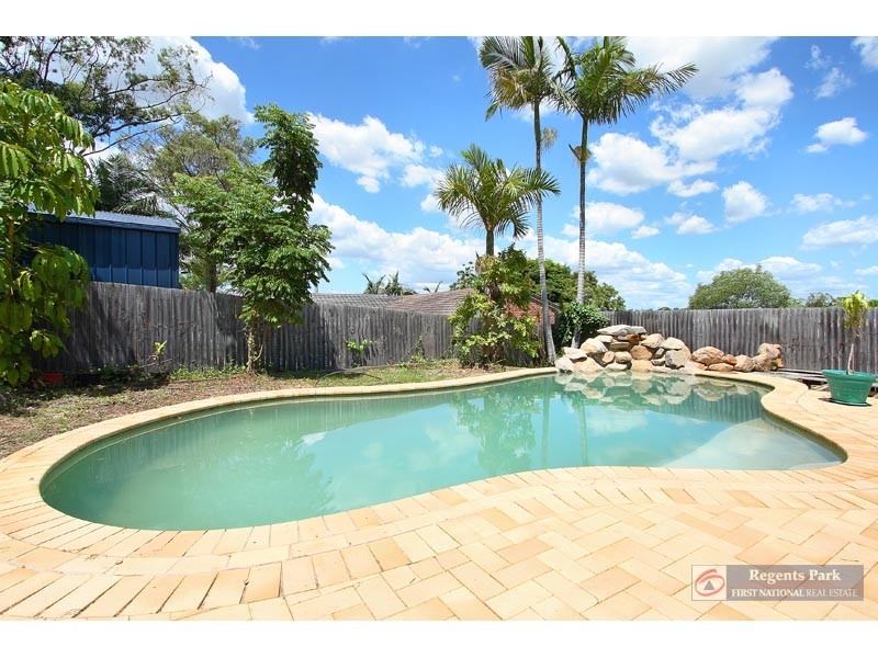 6 Cresthill Avenue, Regents Park QLD 4118