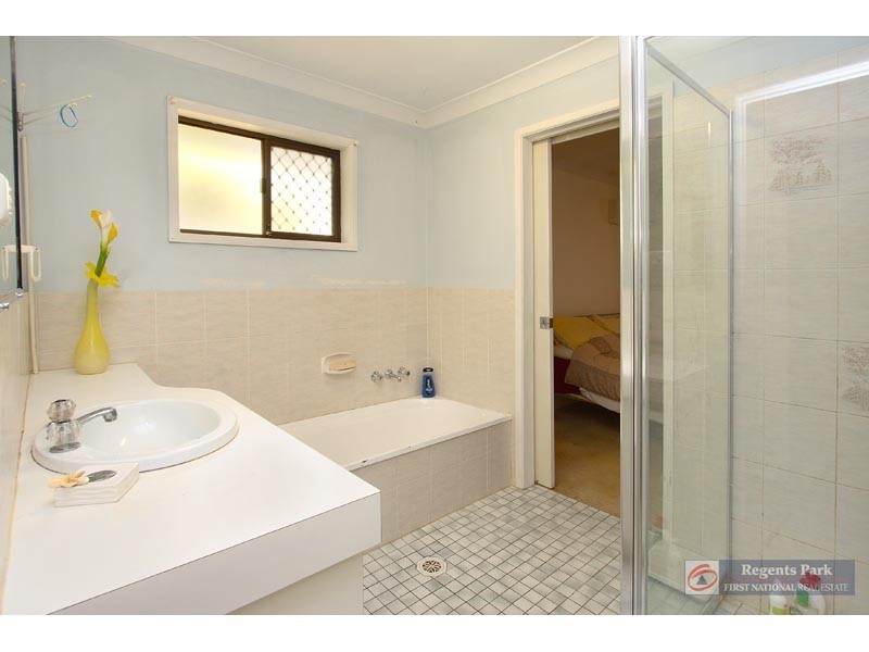 6 Cresthill Avenue, Regents Park QLD 4118
