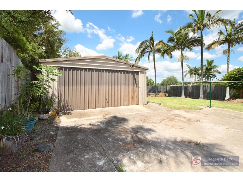 6 Cresthill Avenue, Regents Park QLD 4118