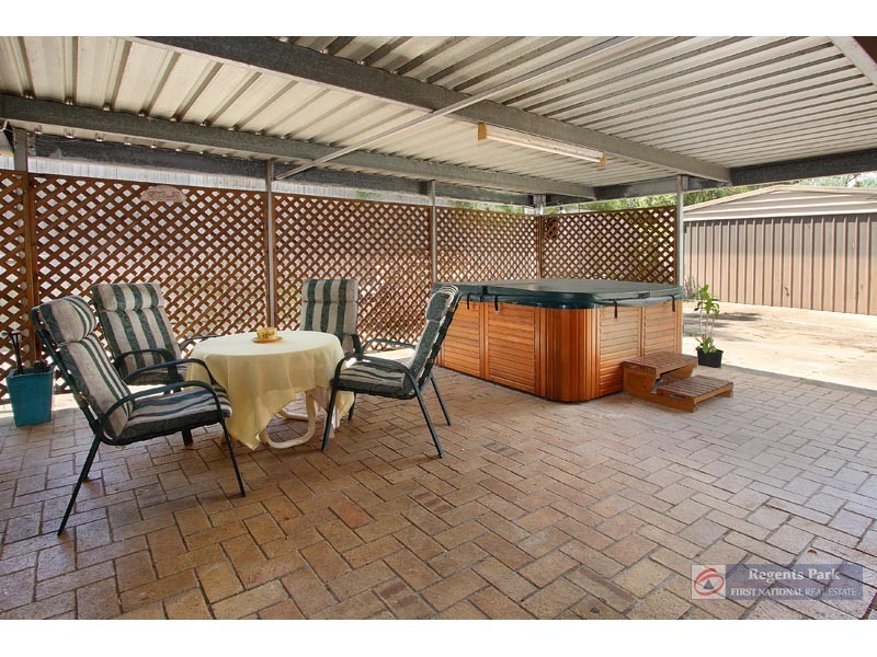 6 Cresthill Avenue, Regents Park QLD 4118