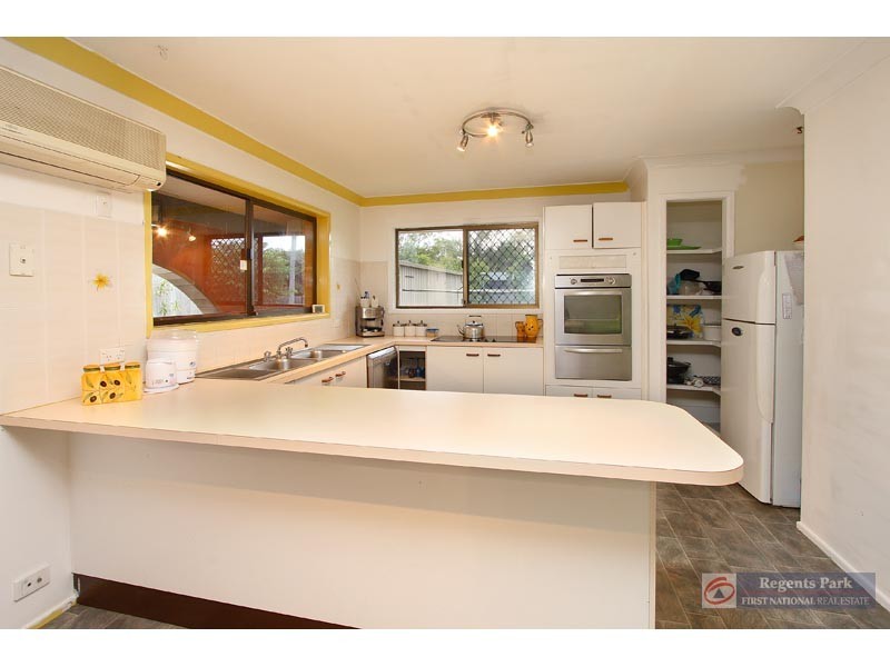 6 Cresthill Avenue, Regents Park QLD 4118