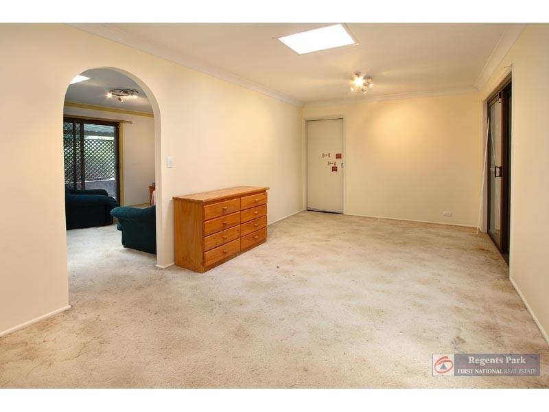 6 Cresthill Avenue, Regents Park QLD 4118