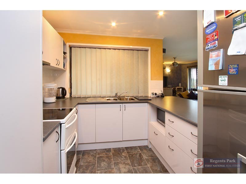 6 Regency Drive, Regents Park QLD 4118