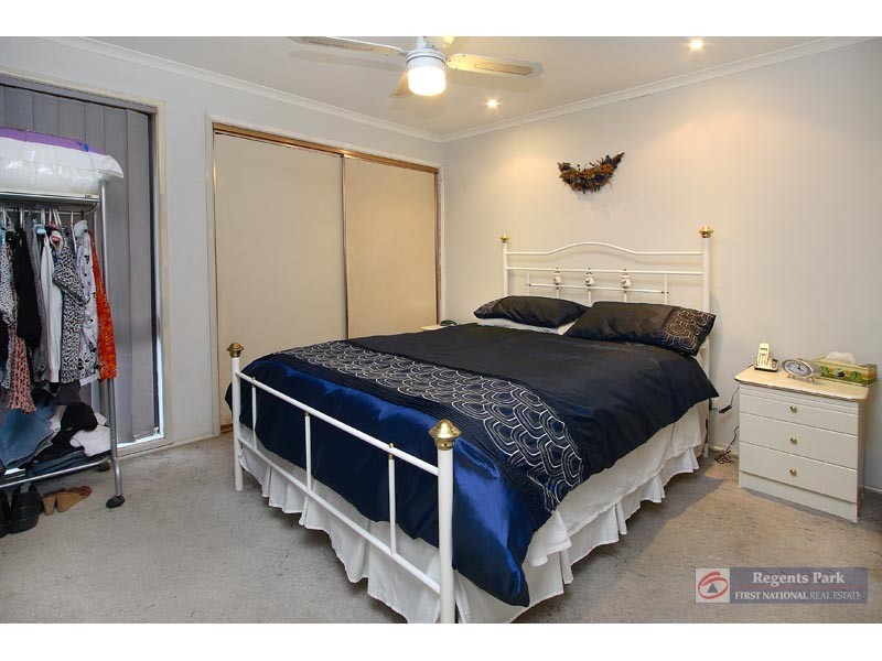 6 Regency Drive, Regents Park QLD 4118