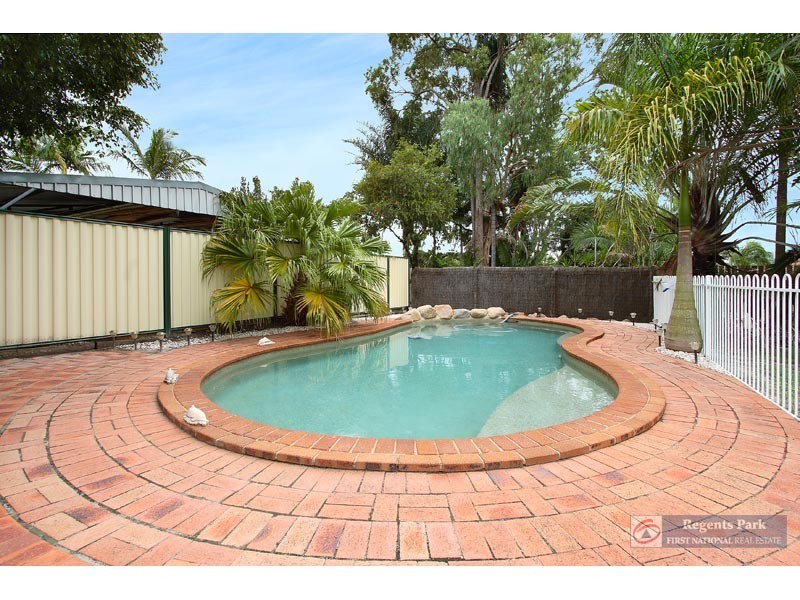 6 Regency Drive, Regents Park QLD 4118