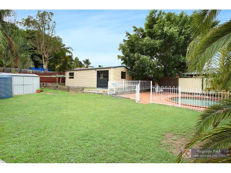 6 Regency Drive, Regents Park QLD 4118