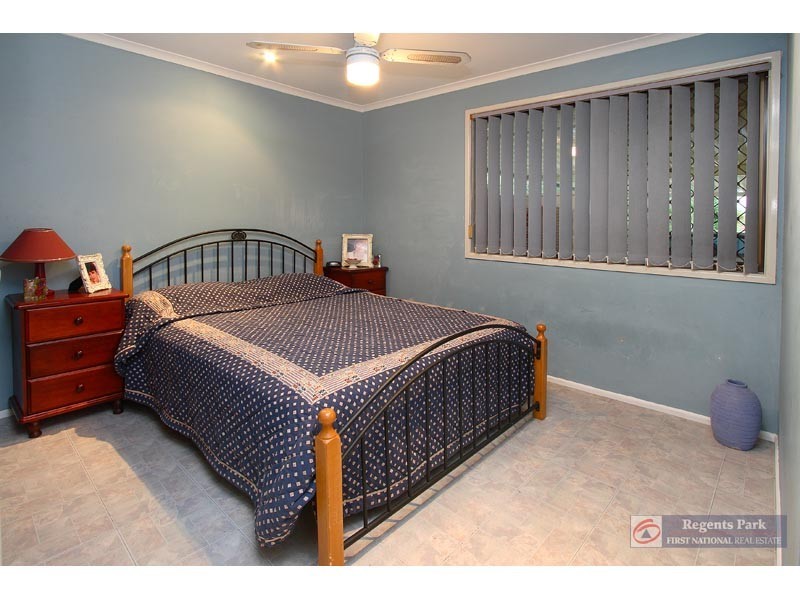 6 Regency Drive, Regents Park QLD 4118