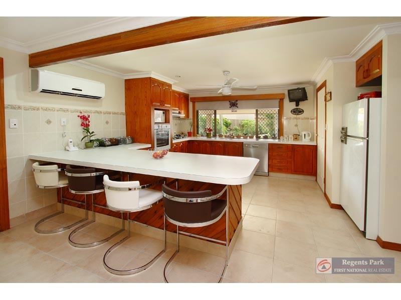 7 Resi Drive, Regents Park QLD 4118