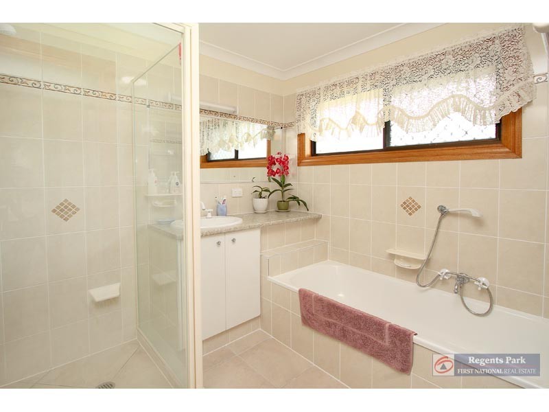 7 Resi Drive, Regents Park QLD 4118