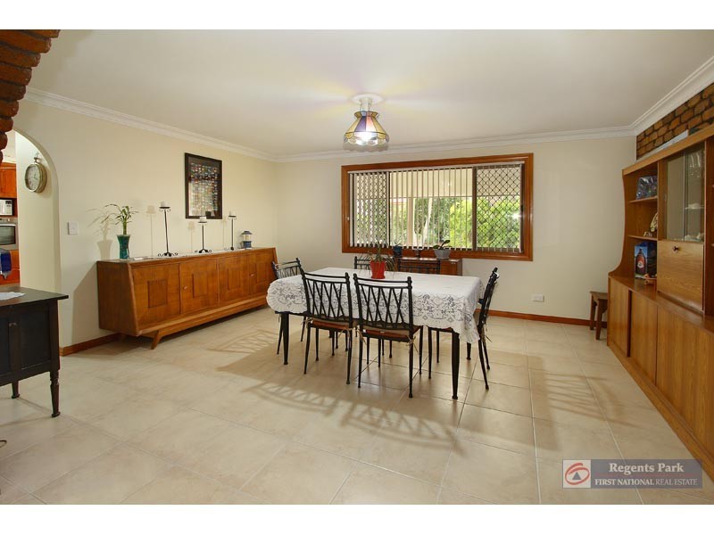 7 Resi Drive, Regents Park QLD 4118