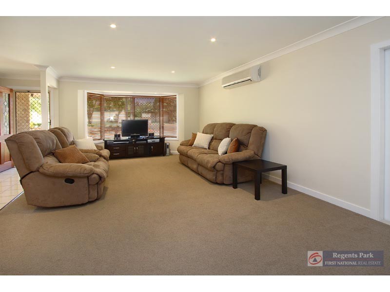24 Solandra Cct, Regents Park QLD 4118