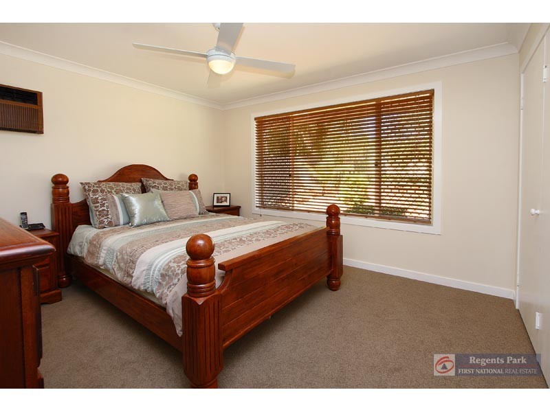 24 Solandra Cct, Regents Park QLD 4118