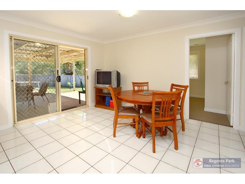 24 Solandra Cct, Regents Park QLD 4118