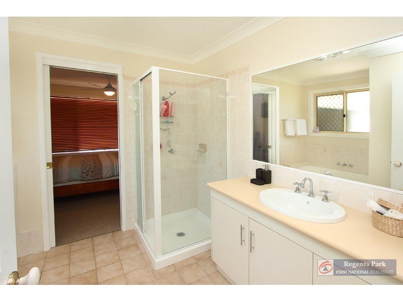 24 Solandra Cct, Regents Park QLD 4118