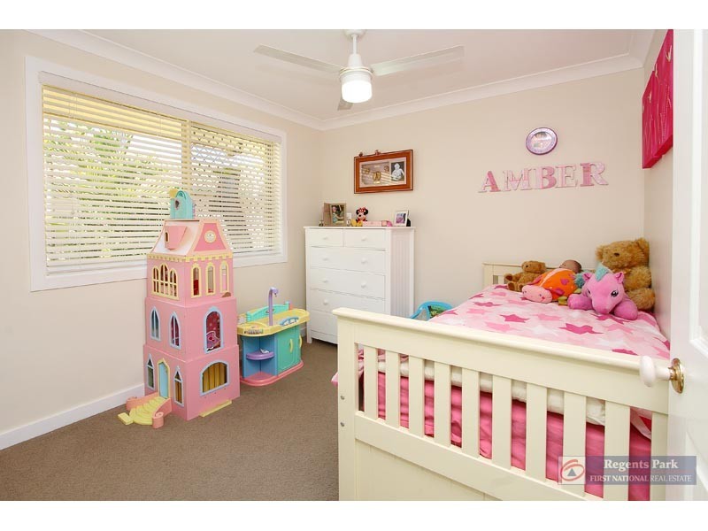 24 Solandra Cct, Regents Park QLD 4118
