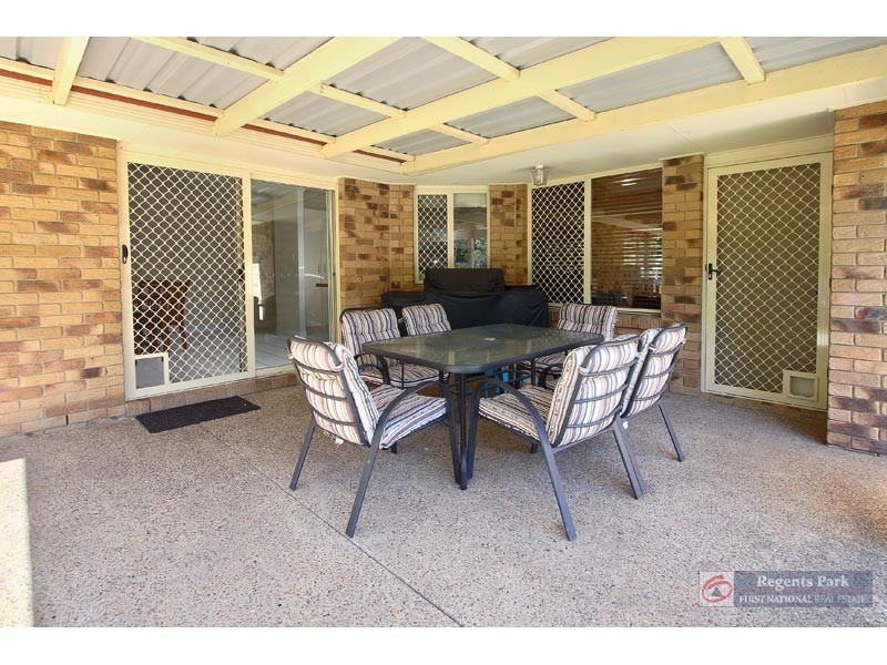 24 Solandra Cct, Regents Park QLD 4118