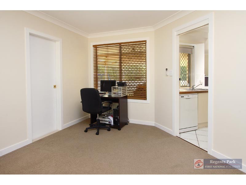 24 Solandra Cct, Regents Park QLD 4118