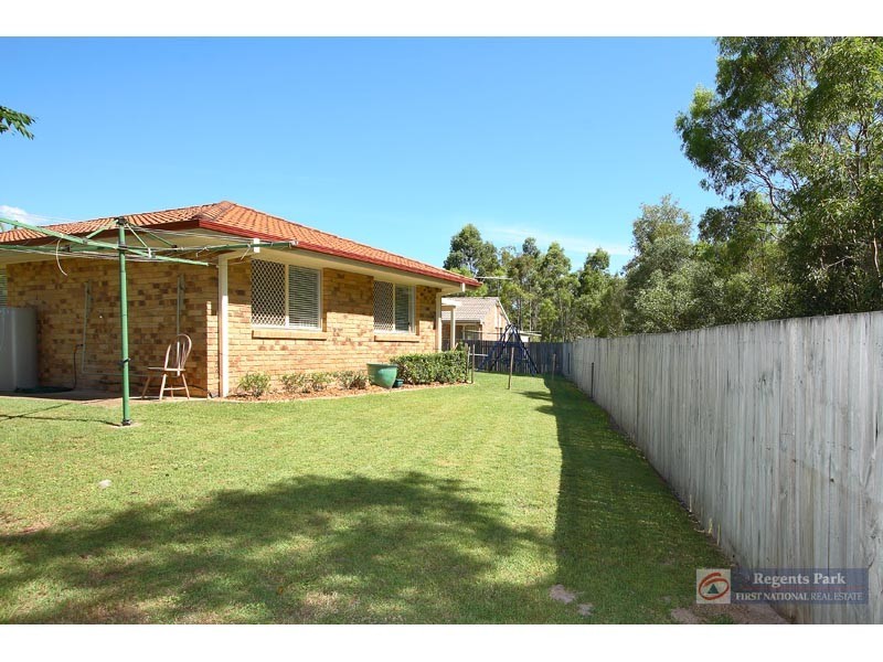 24 Solandra Cct, Regents Park QLD 4118