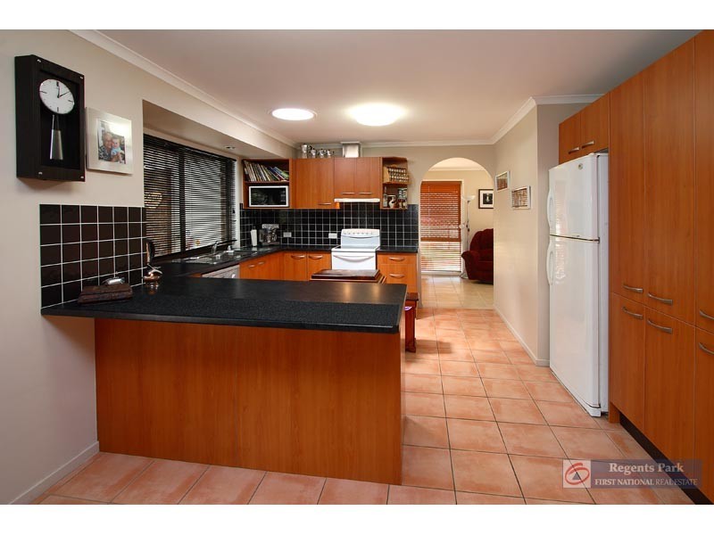 31 Colisa Cr, Regents Park QLD 4118