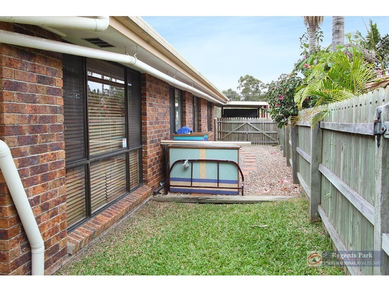 31 Colisa Cr, Regents Park QLD 4118