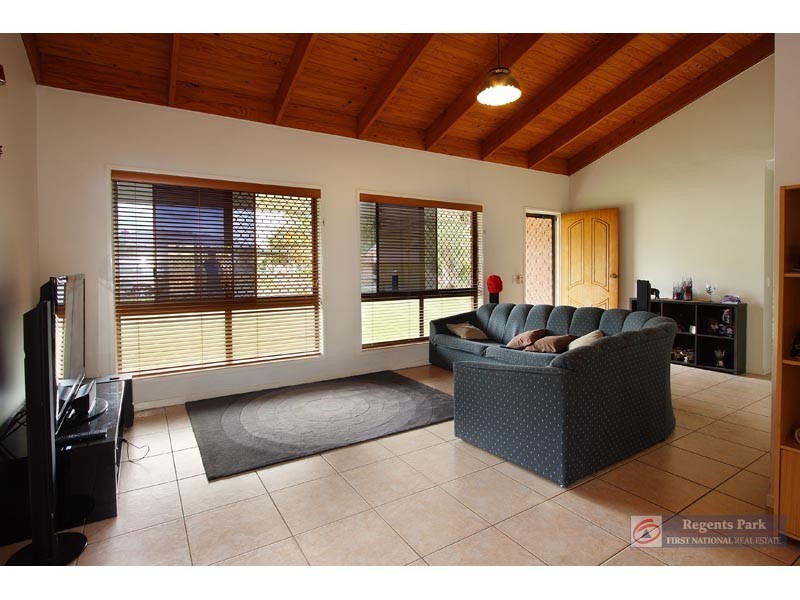 25 Dorachus Drive, Regents Park QLD 4118