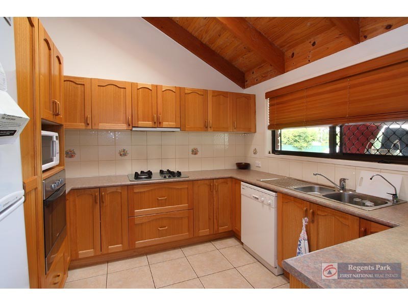 25 Dorachus Drive, Regents Park QLD 4118