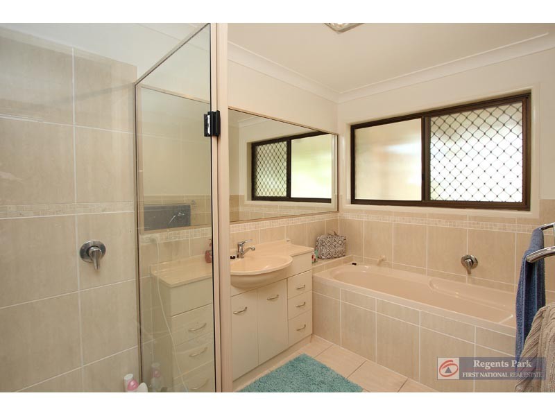 25 Dorachus Drive, Regents Park QLD 4118