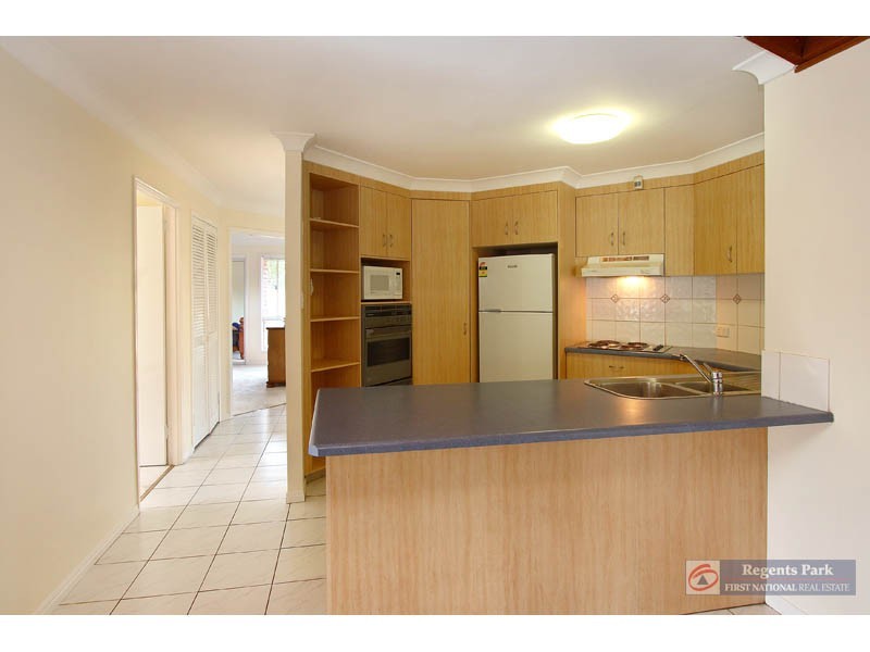 104 Parkroyal Cr, Regents Park QLD 4118