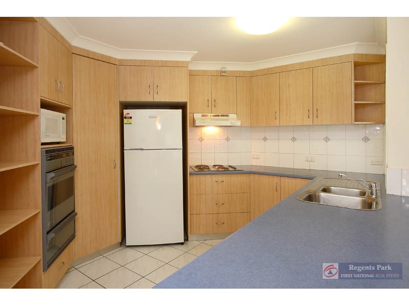 104 Parkroyal Cr, Regents Park QLD 4118