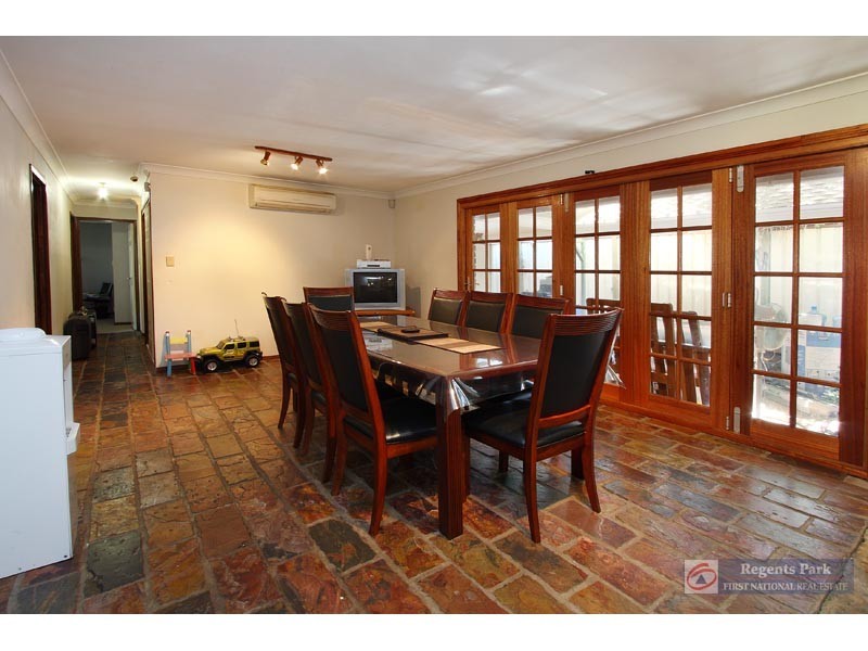 26 Matson Ave, Regents Park QLD 4118