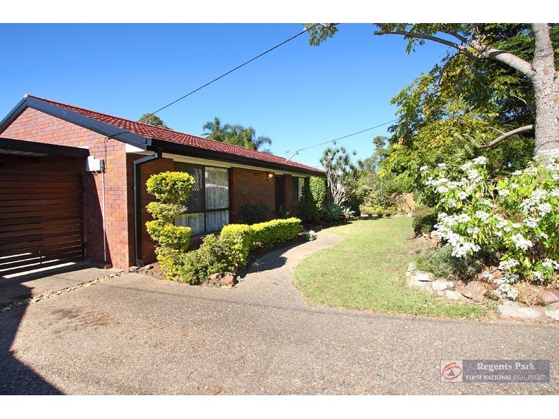 7 Topham Ct, Hillcrest QLD 4118