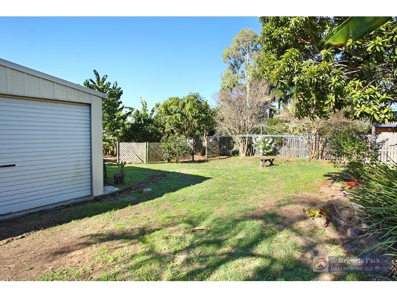 7 Topham Ct, Hillcrest QLD 4118