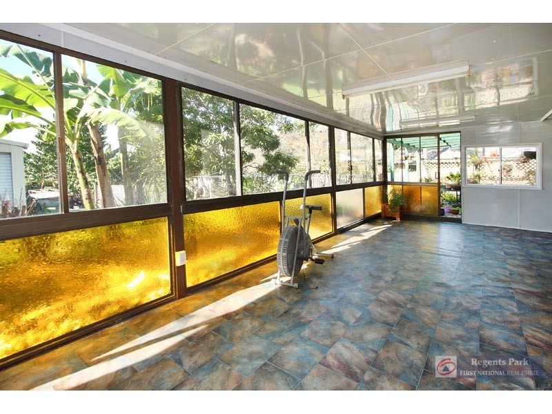 7 Topham Ct, Hillcrest QLD 4118